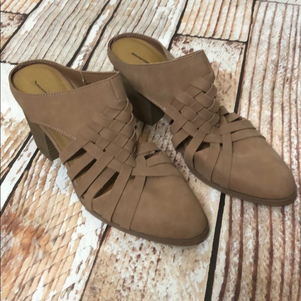 NEW Universal Thread heeled mules